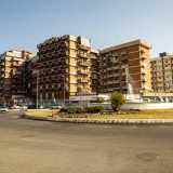 Ci ritroviamo cos� davanti a una rotonda con una zampillante fontana. Di fronte a noi si ergono gli alti edifici situati tra via Napoli, via Tommaso Fiore e corso della Carboneria, tra i quali si trova anche la sede del Tribunale dei Minorenni